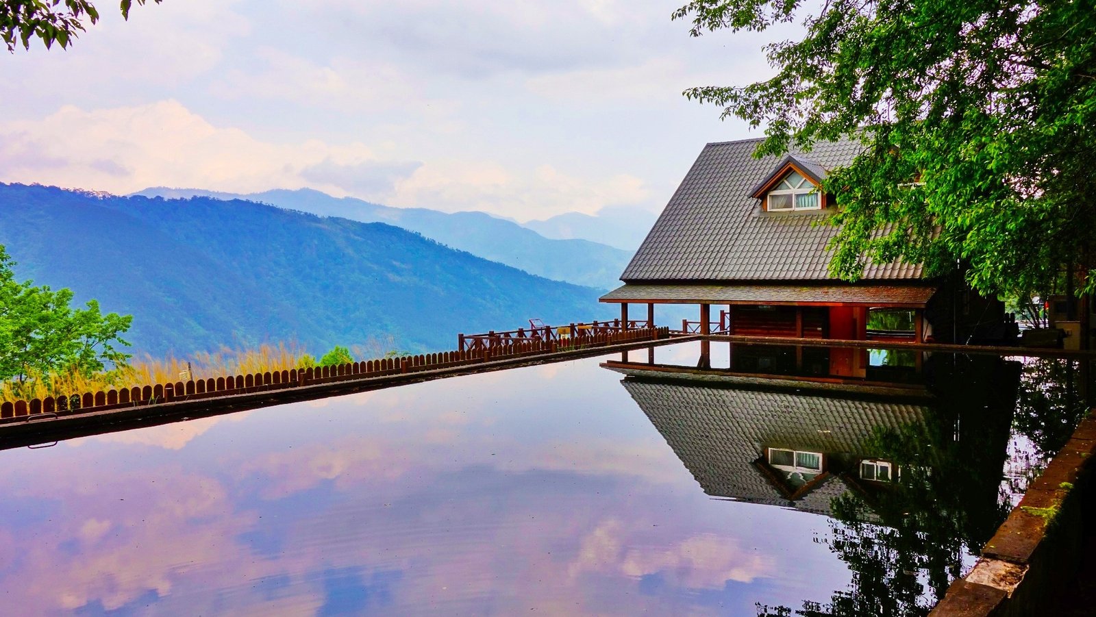 water-bridge-house-river-summer-vacation-712250-pxhere.com